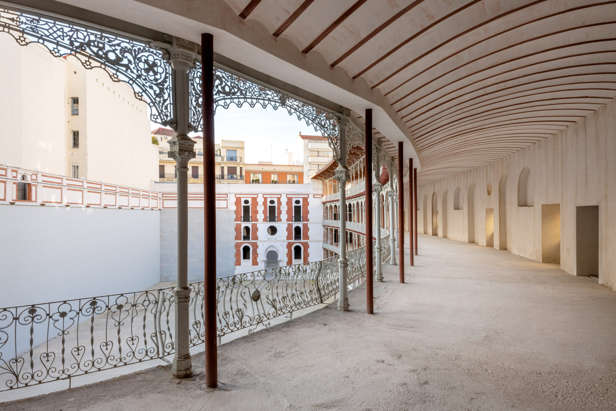 Frontón Beti Jai — Un frontón único en el mundo